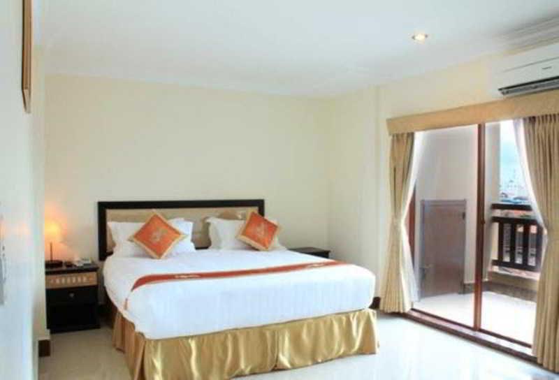 Cardamom Hotel & Apartment Phnom Penh Esterno foto