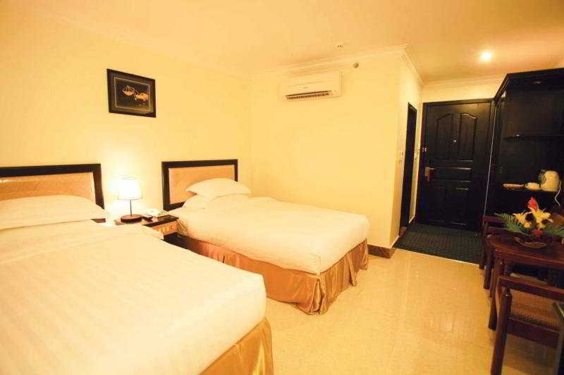 Cardamom Hotel & Apartment Phnom Penh Esterno foto
