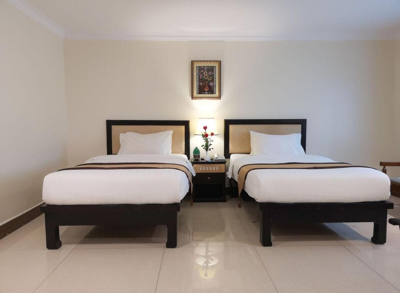 Cardamom Hotel & Apartment Phnom Penh Esterno foto