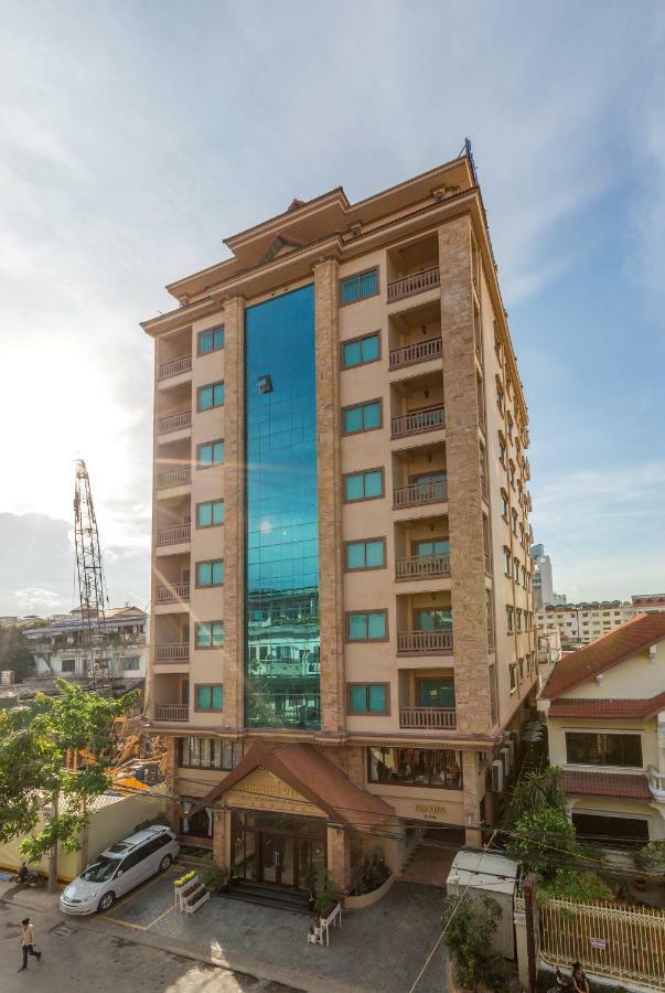 Cardamom Hotel & Apartment Phnom Penh Esterno foto