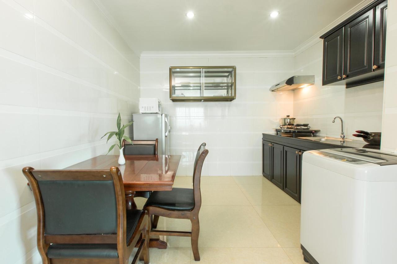 Cardamom Hotel & Apartment Phnom Penh Esterno foto